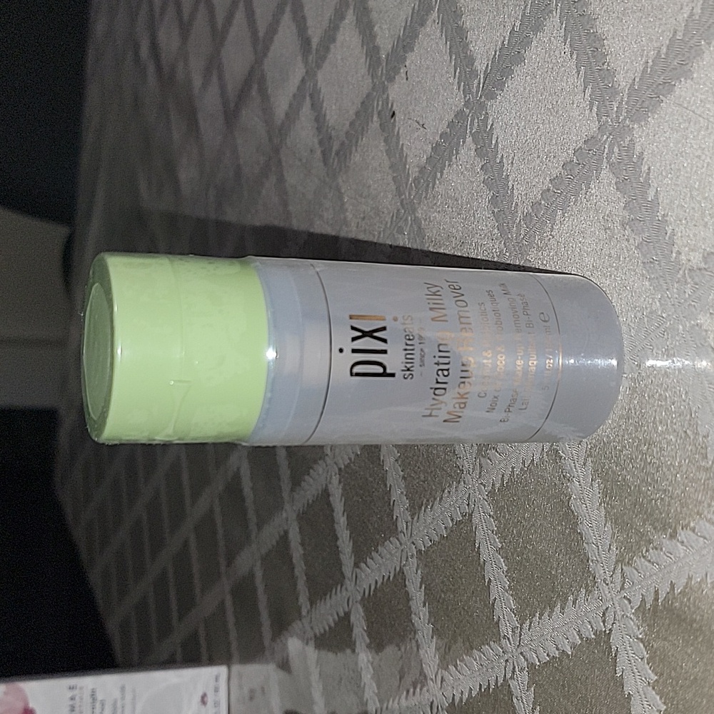 Pixi Hydrating Milky Makeup Remover - Picture 4 of 5